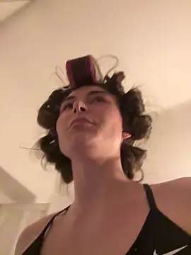 SophiiaStarr online show from April 18, 2026, 7:18 pm