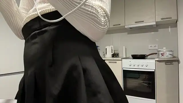 Denni Spilber online show from December 5, 2025, 5:42 pm