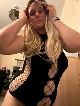 marialuna88 online show from September 22, 2025, 8:44 pm