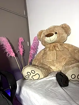 Charlottediolet online show from September 18, 2025, 11:23 am