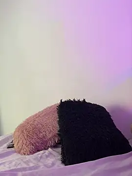 Charlottediolet online show from February 19, 2026, 11:17 am