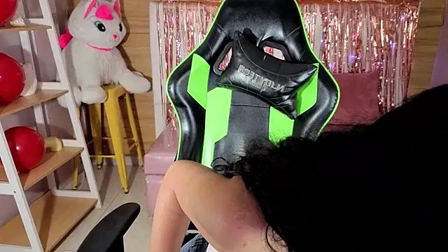 bella vibess s online show from April 14, 2026, 12:55 pm