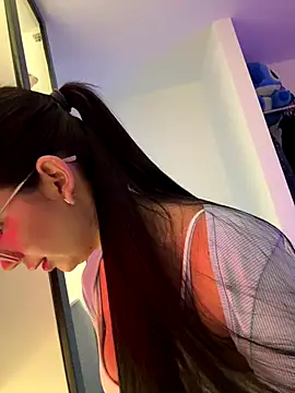 Min junn online show from October 8, 2025, 2:09 am