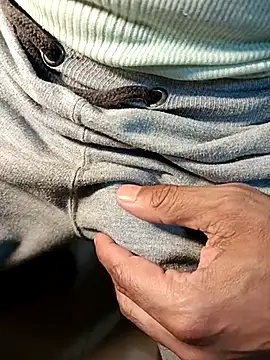 Gallo001 online show from November 25, 2025, 3:06 am