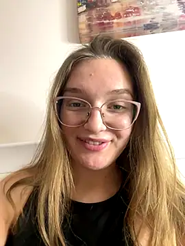 Bellatrisssaa online show from November 16, 2025, 4:12 pm