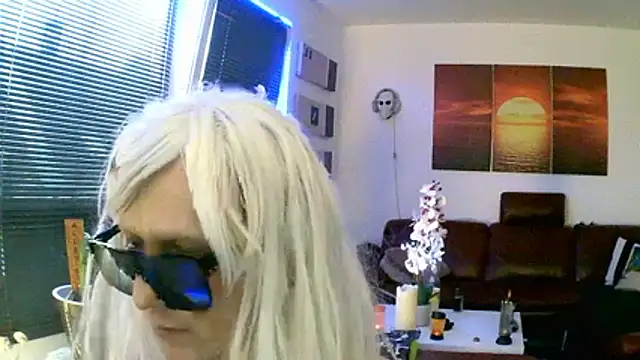 hellgirl1980 online show from November 25, 2025, 7:41 am