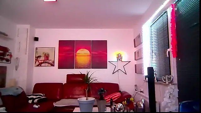 hellgirl1980 online show from May 2, 2026, 11:43 pm