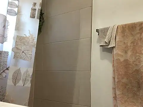 littyleesh1 online show from September 18, 2025, 12:40 pm