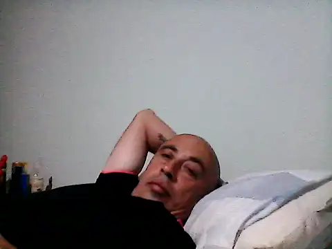 pablocesar1982 online show from October 12, 2025, 4:00 am