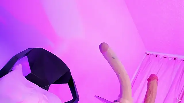 francesca suzett  online show from October 11, 2025, 8:07 pm