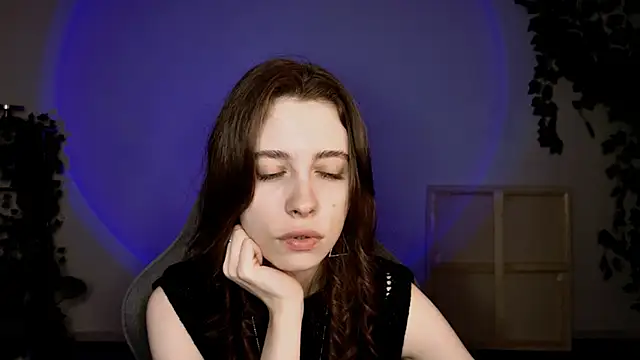 Yoka paradoXXX online show from November 7, 2025, 9:09 am