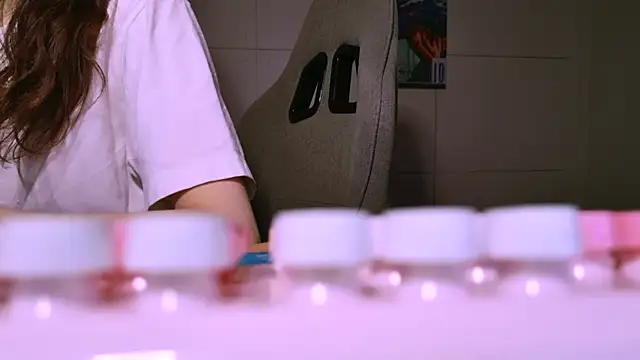 Yoka paradoXXX online show from December 4, 2025, 5:17 am