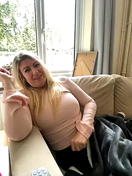 DesireDaisy online show from September 27, 2025, 11:04 am