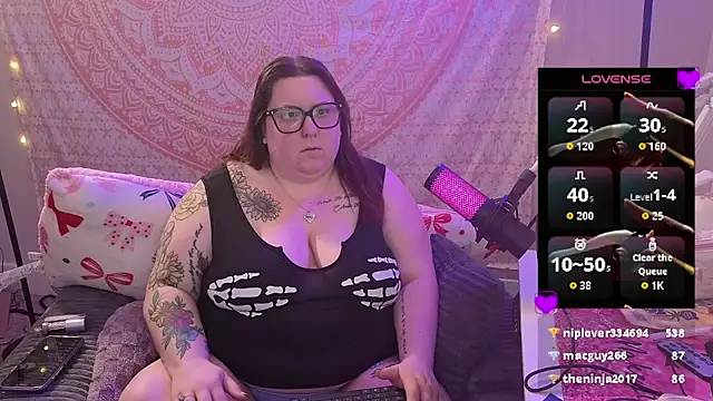 brookenicole3003 online show from May 7, 2026, 7:47 am