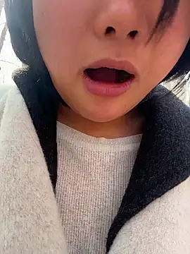 Snapshot of Fengbaby-555 chatting on March 8, 2026, 7:12 am Fengbaby-555 online show from March 8, 2026, 7:12 am