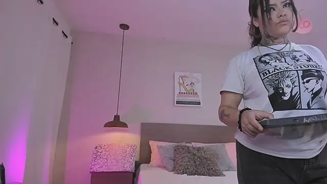 Katyrousee online show from February 21, 2026, 7:04 pm