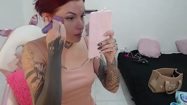 Maddy Vicius19 online show from October 4, 2025, 8:29 pm