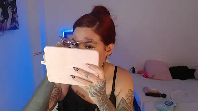 Maddy Vicius19 online show from October 15, 2025, 8:31 pm