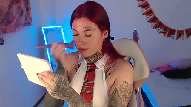 Maddy Vicius19 online show from October 26, 2025, 9:10 pm