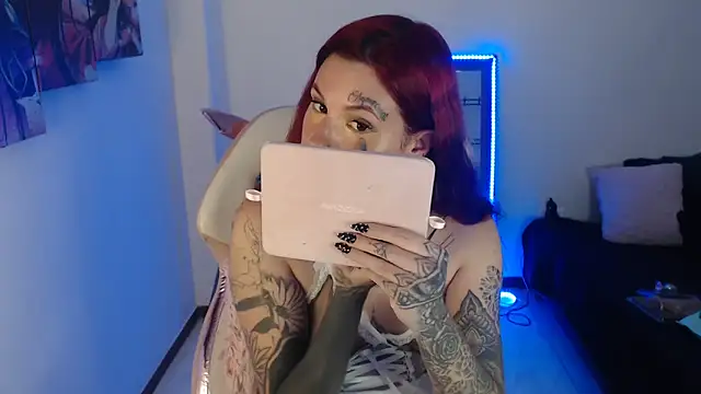 Maddy Vicius19 online show from November 18, 2025, 9:08 pm