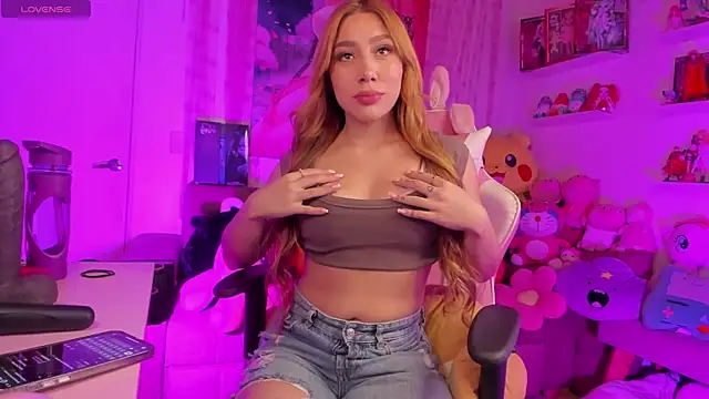 Issa Moon  online show from October 30, 2025, 12:23 am