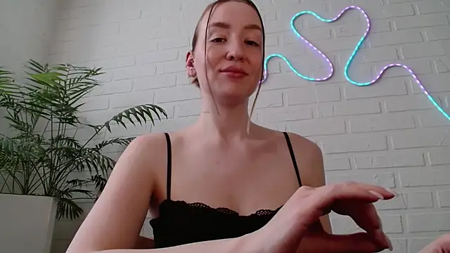 WhitePrincessLuna online show from March 10, 2026, 1:05 pm