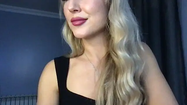 Snapshot of Pyrelissa chatting on December 1, 2025, 6:24 pm Pyrelissa online show from December 1, 2025, 6:24 pm