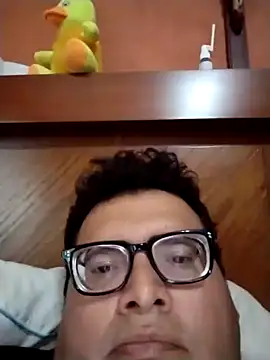 Santiagoqro85 online show from October 9, 2025, 5:33 pm