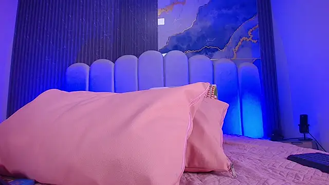 abbyrouss  online show from December 4, 2025, 3:05 am