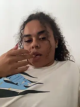 Snapshot of ___seusegredo chatting on February 10, 2026, 3:27 pm seusegredo online show from February 10, 2026, 3:27 pm