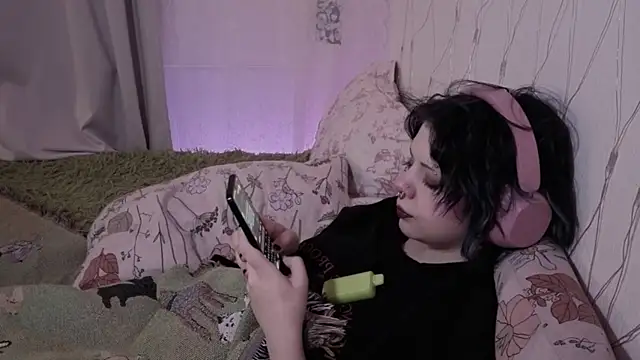 Alice Zev online show from April 21, 2026, 1:42 am