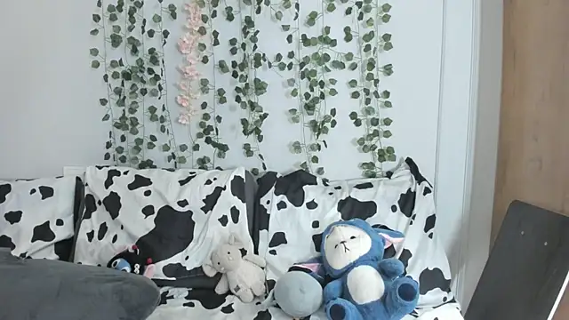 heexhia online show from October 11, 2025, 1:38 am