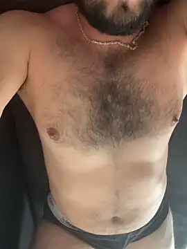 Snapshot of _Famous_ chatting on September 25, 2025, 9:35 am Famous online show from September 25, 2025, 9:35 am