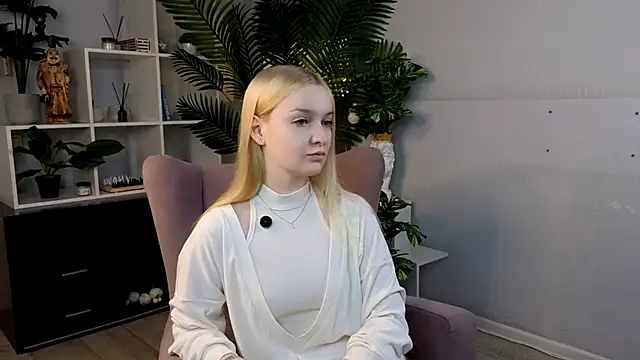 KrishnaSimmons online show from September 11, 2025, 9:53 am