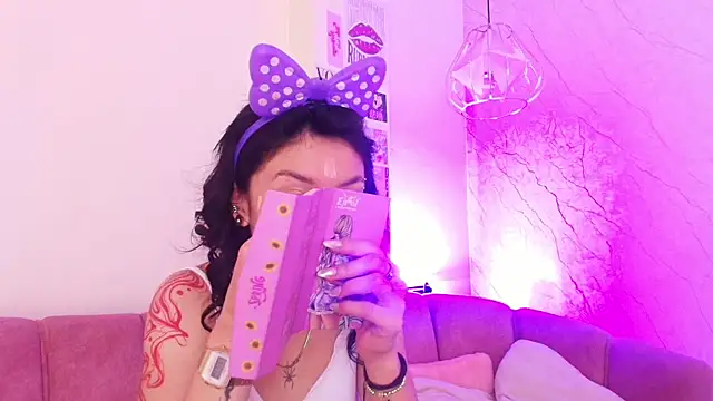 april bennett online show from October 27, 2025, 12:31 pm