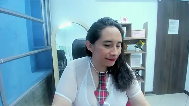 LeilaSmith  online show from October 26, 2025, 12:22 pm