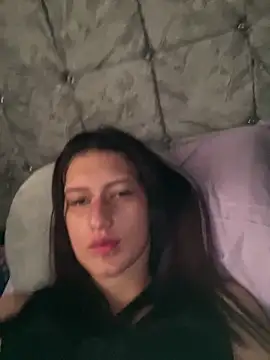 Caroline daring online show from March 26, 2026, 2:44 pm