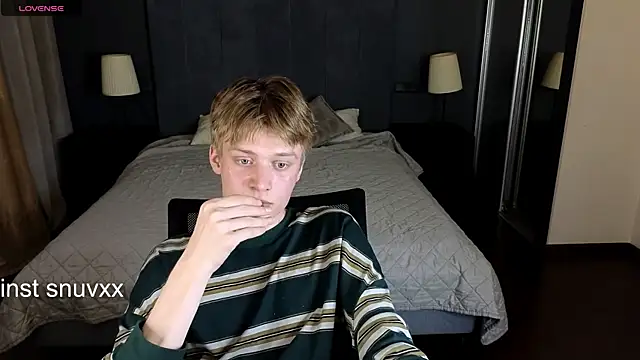 LouieEvans online show from September 21, 2025, 9:49 pm