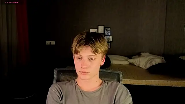 LouieEvans online show from October 12, 2025, 8:08 pm