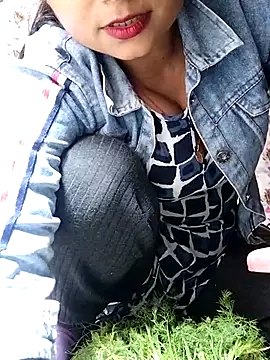 Hot-Pooja25 online show from February 2, 2026, 5:28 am