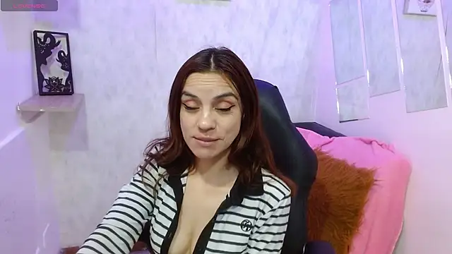 KendallWood  online show from September 11, 2025, 9:59 pm