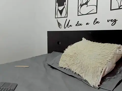 Allison 21  online show from November 8, 2025, 3:50 am