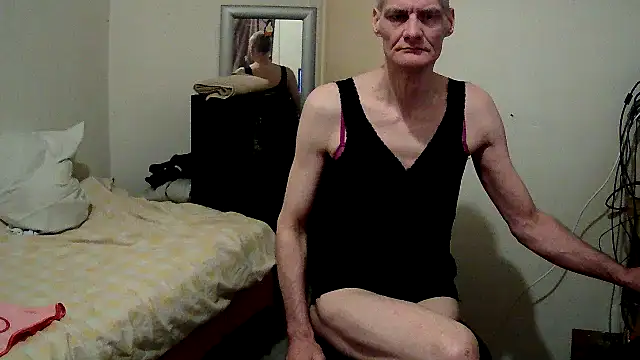 hobybobbi online show from September 25, 2025, 8:45 pm