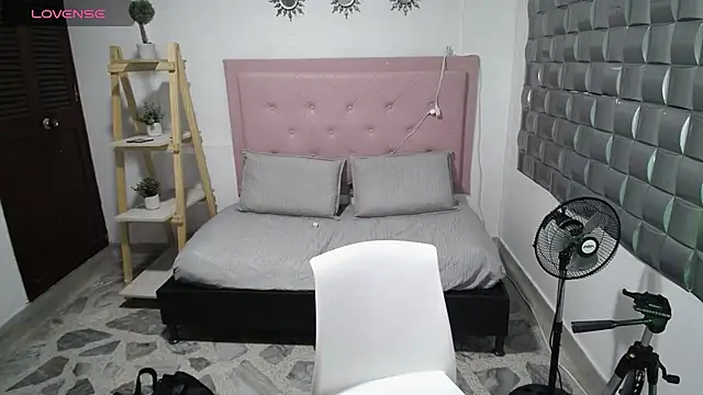 Dulce  Lovee online show from January 7, 2026, 12:02 am