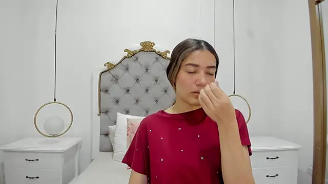 Skylerwhite02 online show from April 10, 2026, 3:34 am