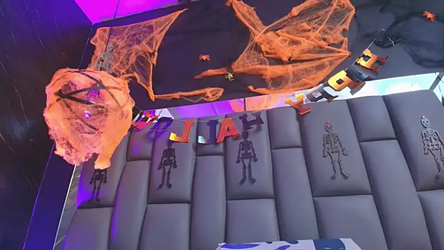 kissme luna online show from October 31, 2025, 7:04 pm