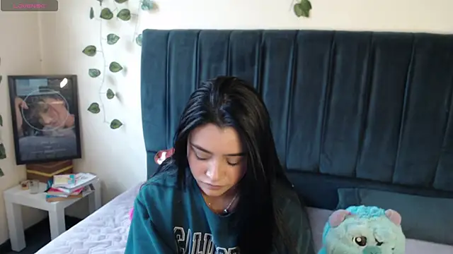 MarilynWhite  online show from September 19, 2025, 5:35 pm