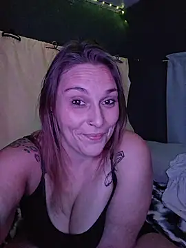 Snapshot of Crazy_cakes0301 chatting on October 21, 2025, 11:11 am Crazy cakes0301 online show from October 21, 2025, 11:11 am