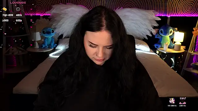 SerahMirabeli online show from November 11, 2025, 7:58 pm