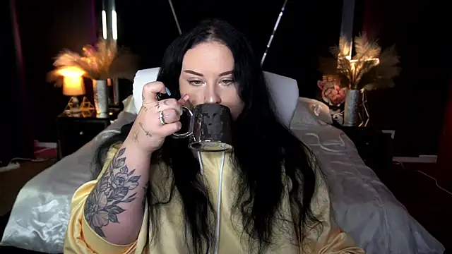 SerahMirabeli online show from November 14, 2025, 8:18 pm